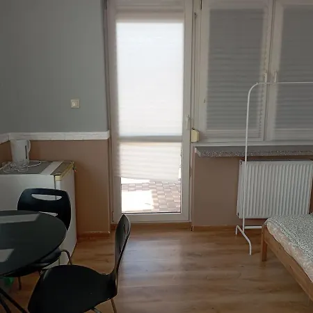 Pokoje Targowek Otel Varşova