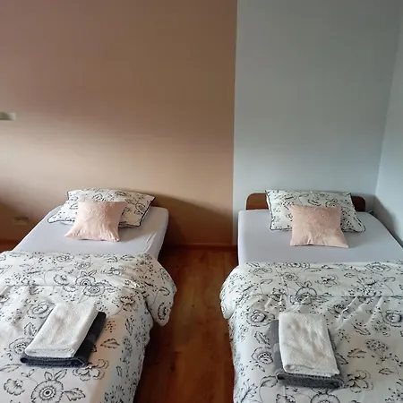 Otel Pokoje Targowek Varşova